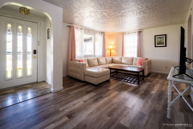 54 Covington Drive, West Seneca, NY 14220