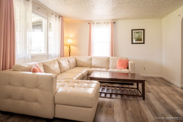 54 Covington Drive, West Seneca, NY 14220