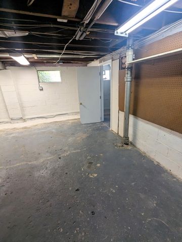 31948 Dover Street, Garden City, MI 48135