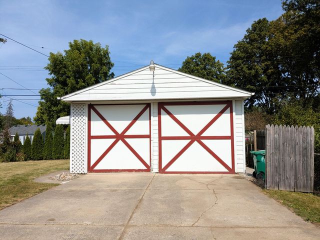 31948 Dover Street, Garden City, MI 48135