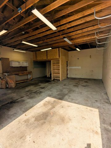 31948 Dover Street, Garden City, MI 48135