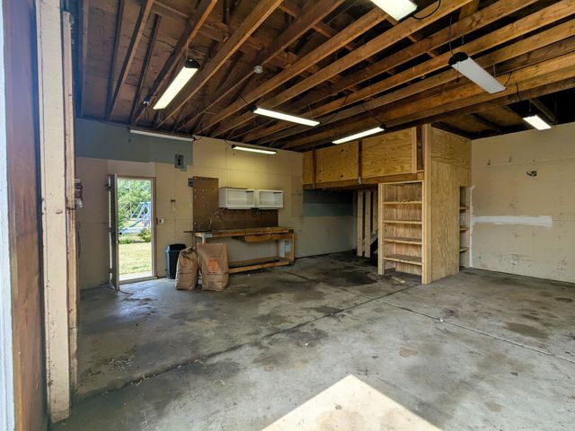 31948 Dover Street, Garden City, MI 48135