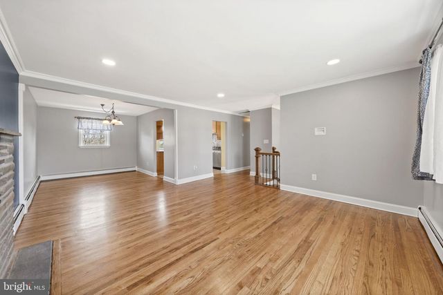 205 HICKORY LN, Douglassville, PA 19518