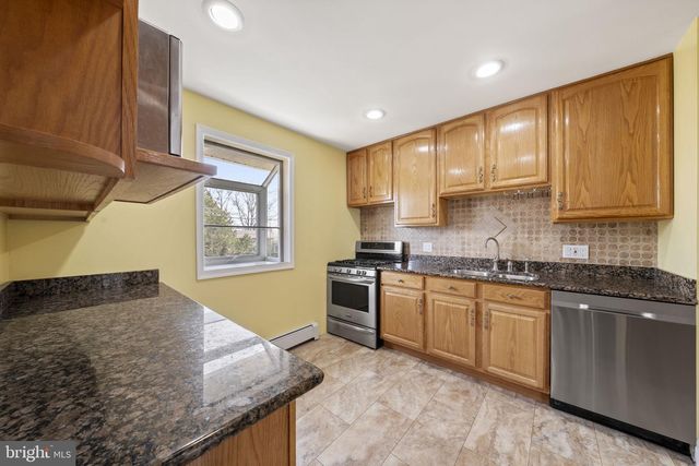 205 HICKORY LN, Douglassville, PA 19518