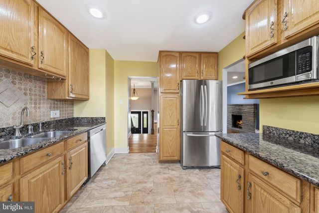 205 HICKORY LN, Douglassville, PA 19518