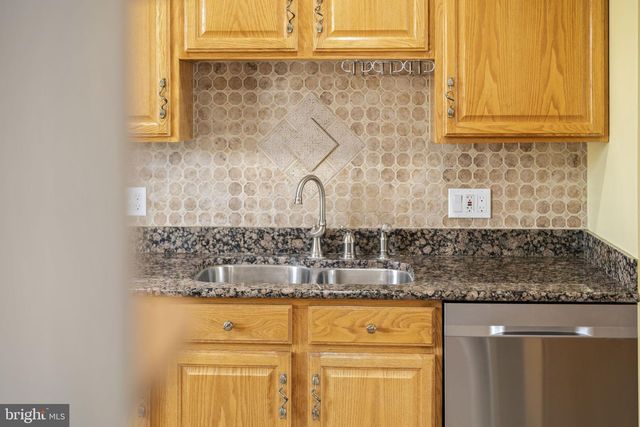 205 HICKORY LN, Douglassville, PA 19518