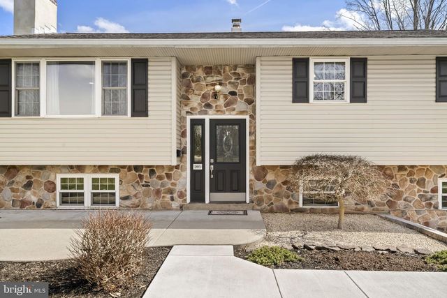 205 HICKORY LN, Douglassville, PA 19518