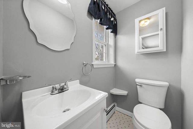 205 HICKORY LN, Douglassville, PA 19518