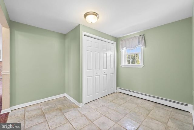 205 HICKORY LN, Douglassville, PA 19518