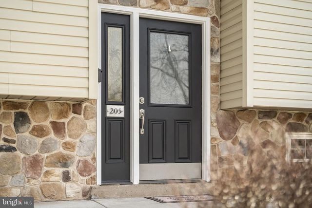 205 HICKORY LN, Douglassville, PA 19518