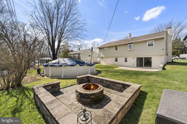 205 HICKORY LN, Douglassville, PA 19518