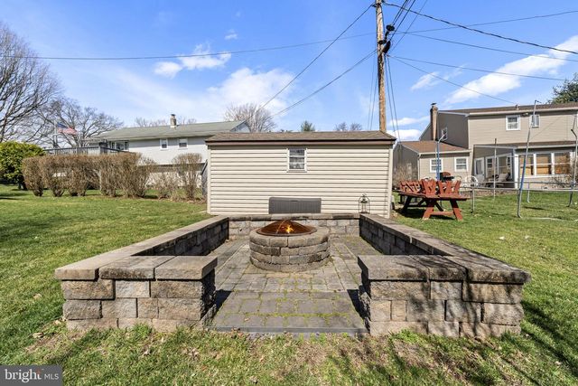 205 HICKORY LN, Douglassville, PA 19518