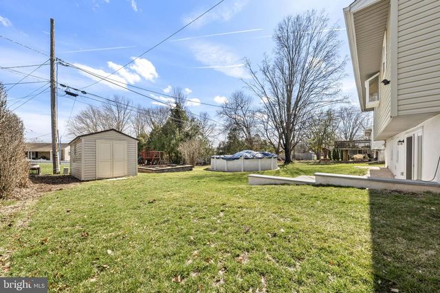 205 HICKORY LN, Douglassville, PA 19518