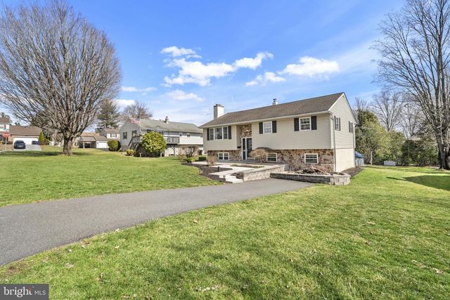 205 HICKORY LN, Douglassville, PA 19518