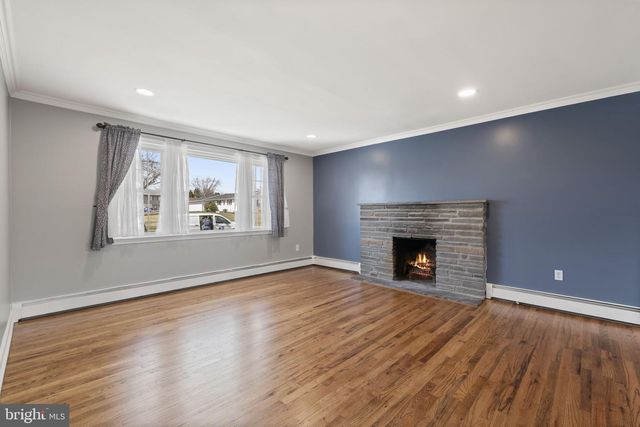 205 HICKORY LN, Douglassville, PA 19518