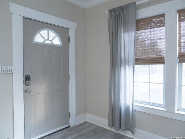 1725 W craig, San Antonio, TX 78201