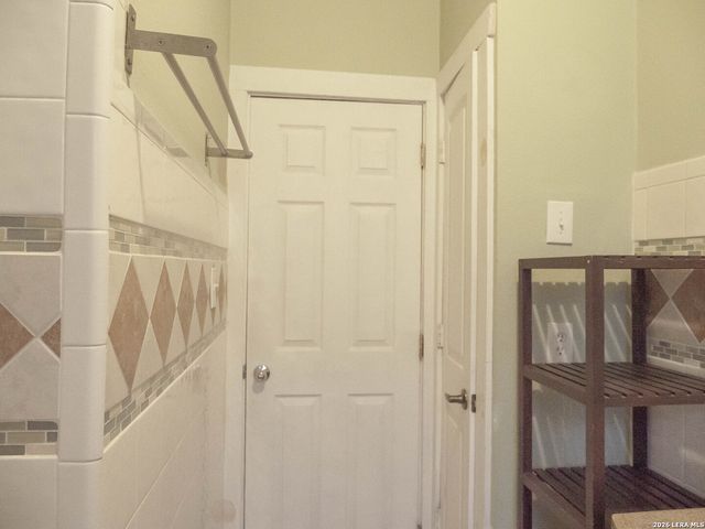 1725 W craig, San Antonio, TX 78201