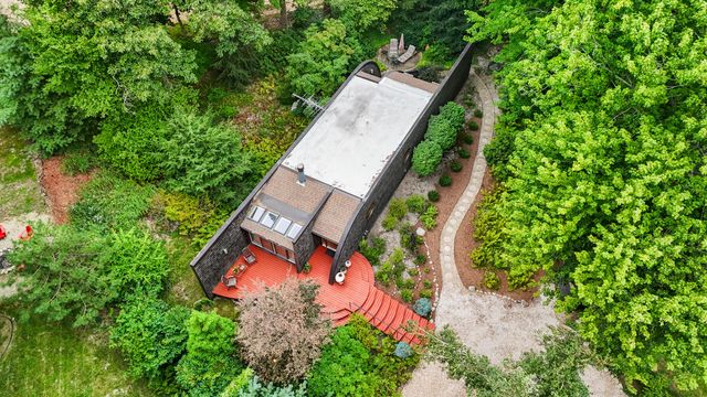 3820 Hiawatha Drive, Michiana Shores, IN 46360