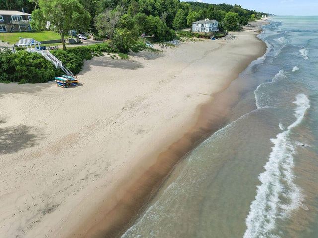 3820 Hiawatha Drive, Michiana Shores, IN 46360