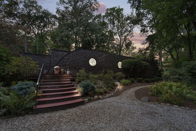 3820 Hiawatha Drive, Michiana Shores, IN 46360