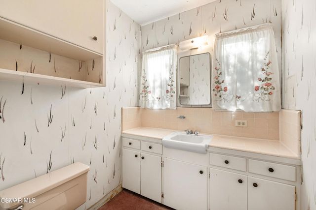 5525 Simpson Avenue, Valley Village, CA 91607