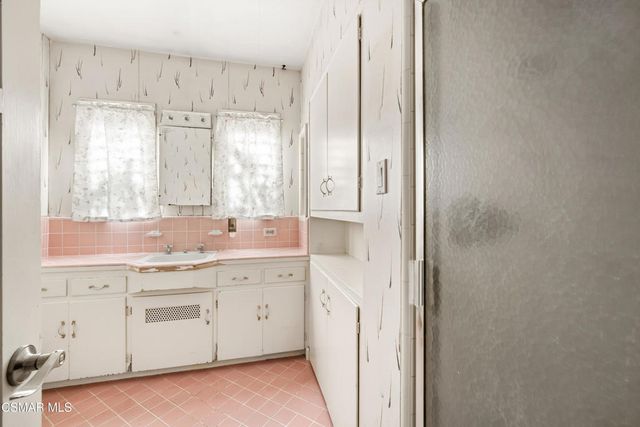 5525 Simpson Avenue, Valley Village, CA 91607