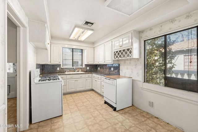 5525 Simpson Avenue, Valley Village, CA 91607