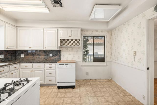 5525 Simpson Avenue, Valley Village, CA 91607