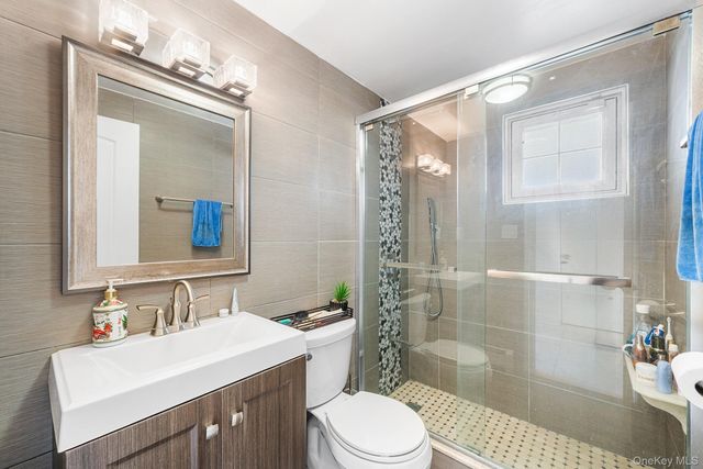 36 Brian Street, New Hyde Park, NY 11040