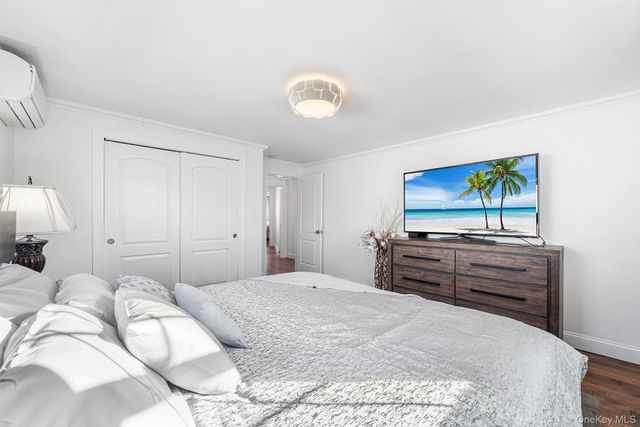 36 Brian Street, New Hyde Park, NY 11040