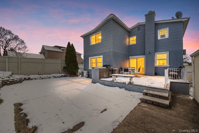 36 Brian Street, New Hyde Park, NY 11040