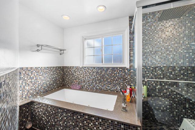 36 Brian Street, New Hyde Park, NY 11040