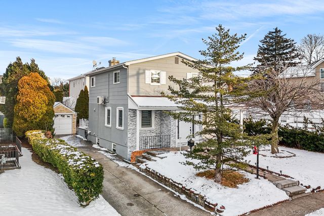 36 Brian Street, New Hyde Park, NY 11040