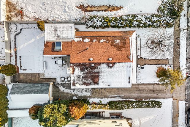 36 Brian Street, New Hyde Park, NY 11040