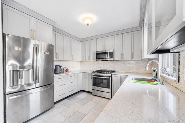 36 Brian Street, New Hyde Park, NY 11040