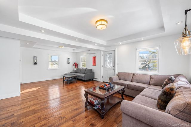 36 Brian Street, New Hyde Park, NY 11040