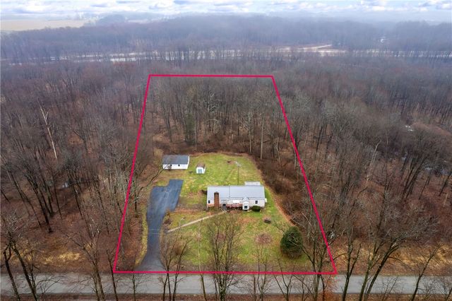 114 Hall Rd, Findley Twp, PA 16137