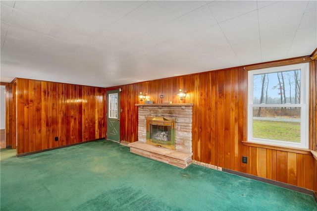 114 Hall Rd, Findley Twp, PA 16137