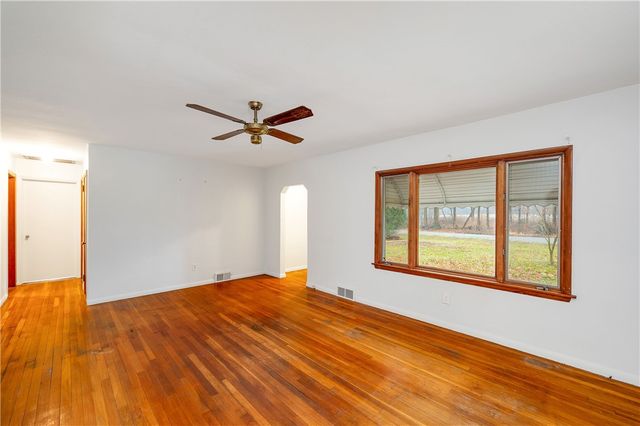 114 Hall Rd, Findley Twp, PA 16137