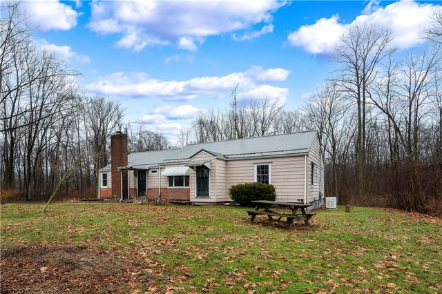 114 Hall Rd, Findley Twp, PA 16137