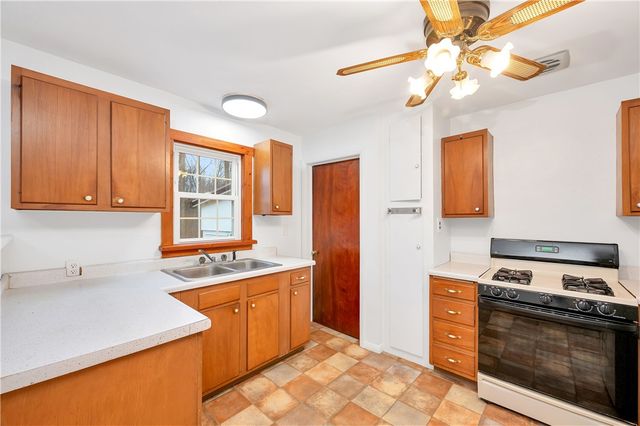 114 Hall Rd, Findley Twp, PA 16137