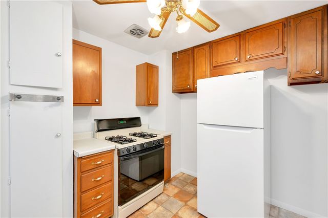 114 Hall Rd, Findley Twp, PA 16137