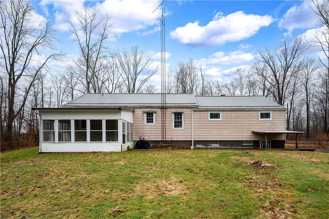 114 Hall Rd, Findley Twp, PA 16137