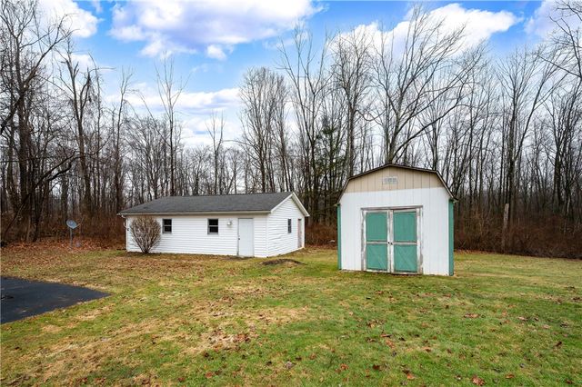 114 Hall Rd, Findley Twp, PA 16137