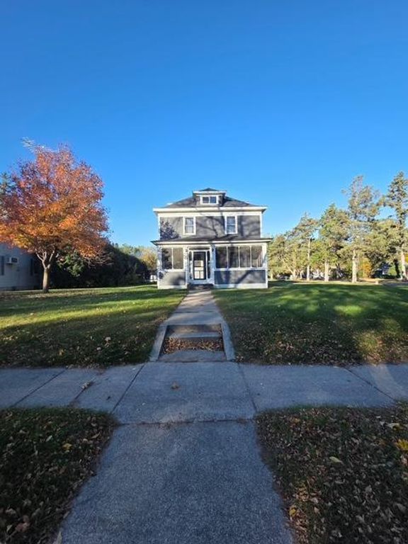 604 S Swift Avenue, Litchfield, MN 55355 — exterior