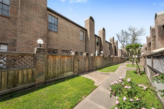 9850 Pagewood Lane 405, Houston, TX 77042