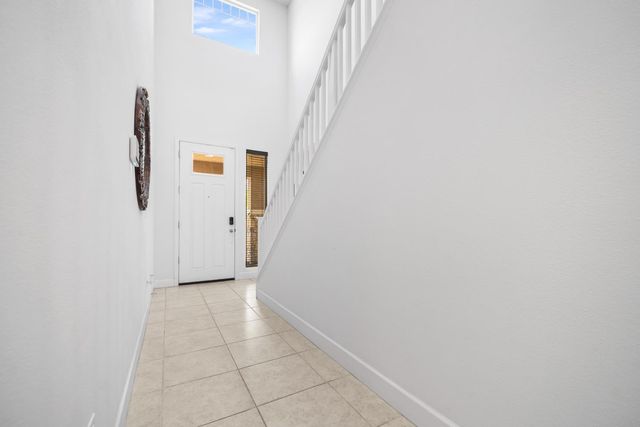 563 Mesa Drive S, Madera, CA 93636