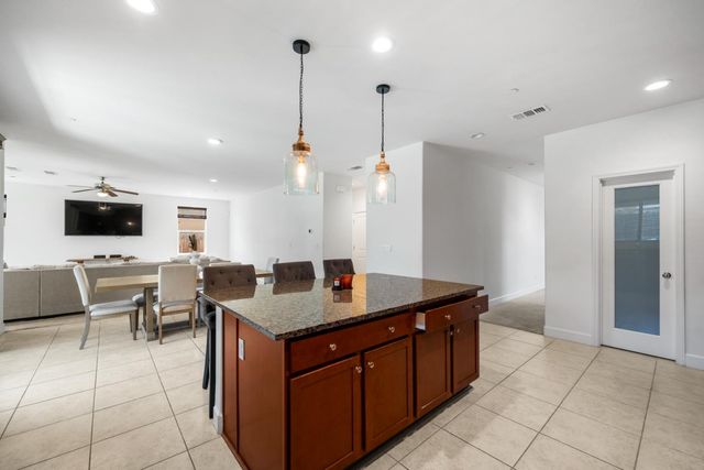 563 Mesa Drive S, Madera, CA 93636
