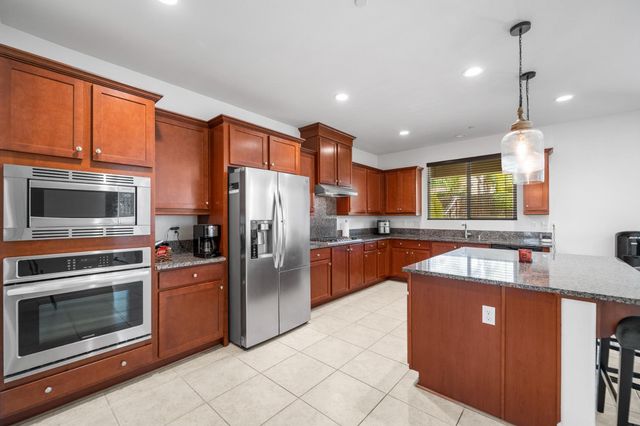 563 Mesa Drive S, Madera, CA 93636