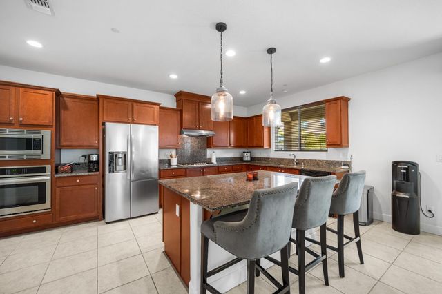 563 Mesa Drive S, Madera, CA 93636